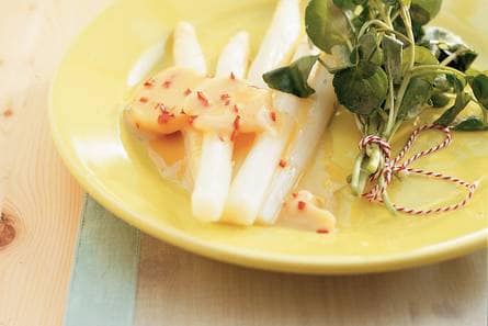 Witte asperges met sereh-sojaboter