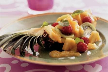 Gevulde ananas met mangosaus