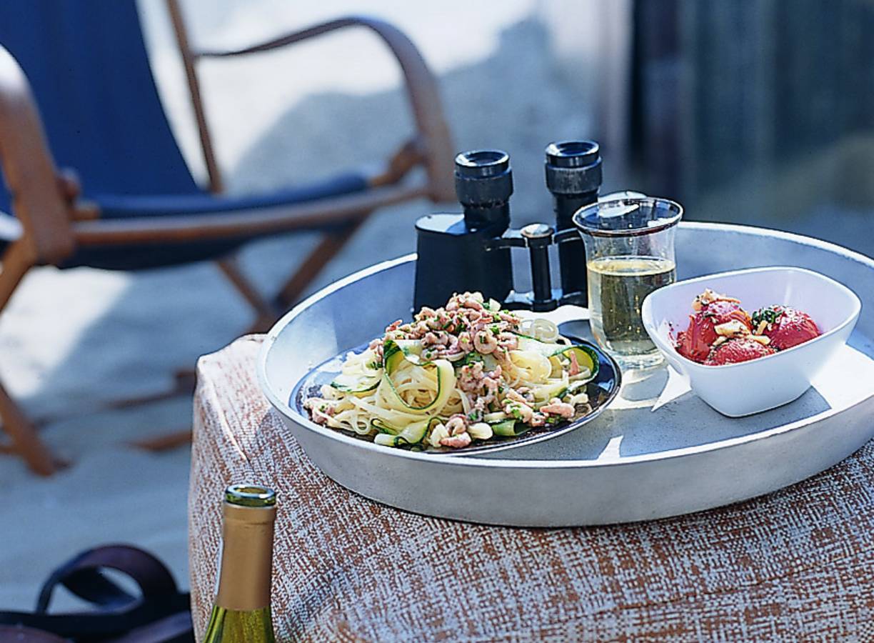 Courgette-tagliatelle met garnalen in knoflook-bieslookolie
