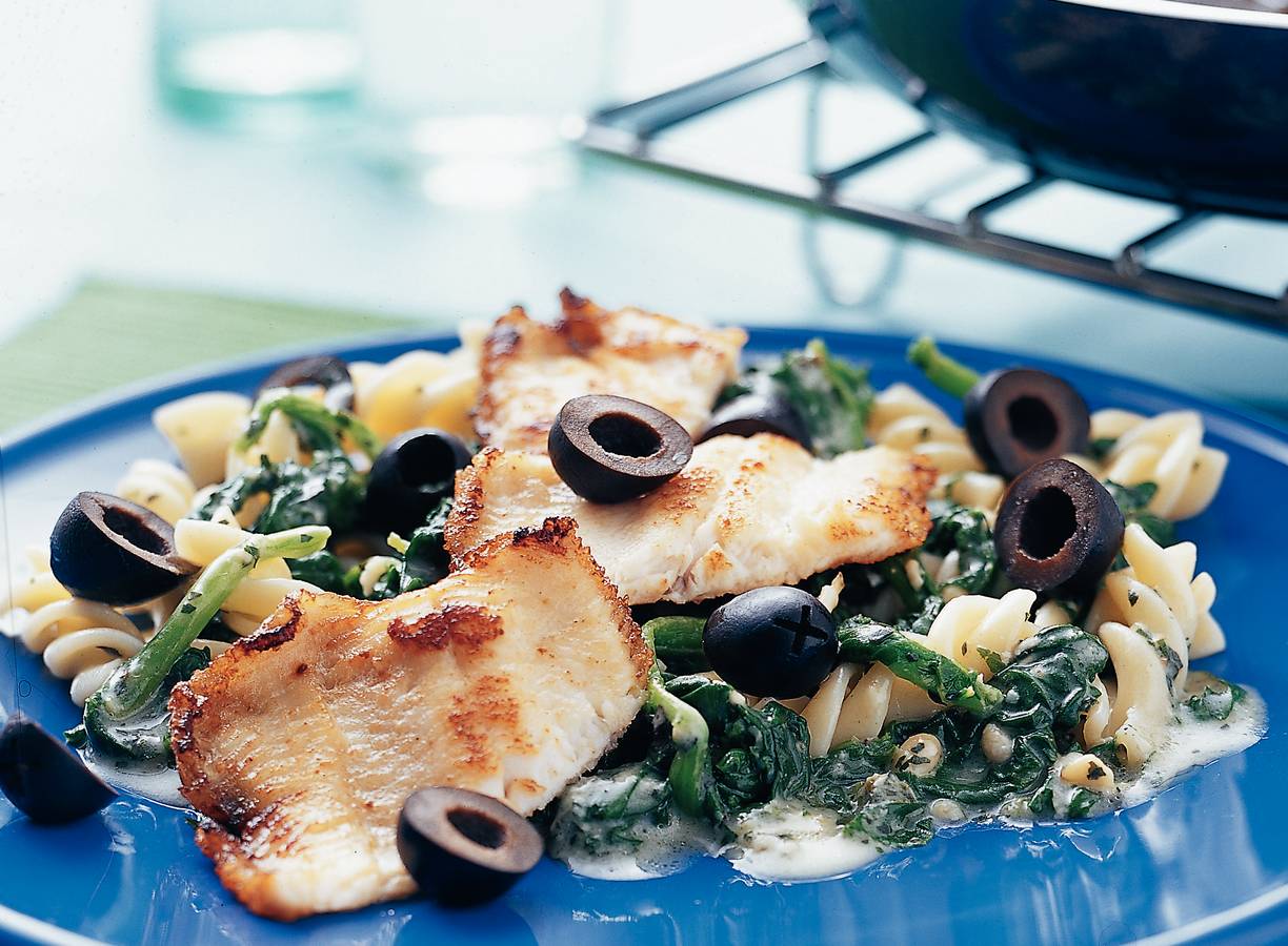 Forelfilet met pasta en spinaziepesto