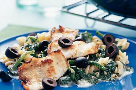Forelfilet met pasta en spinaziepesto