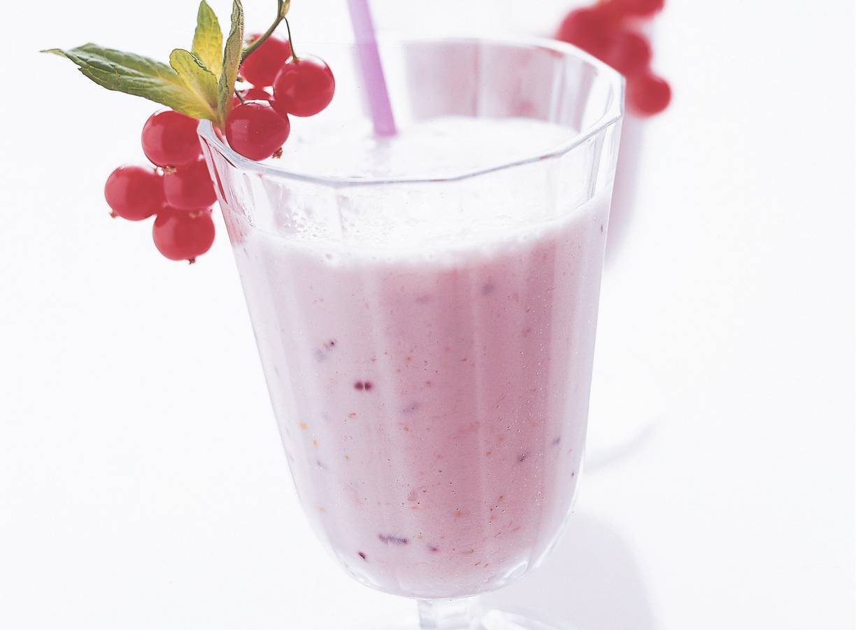 Yoghurtshake met rode vruchten