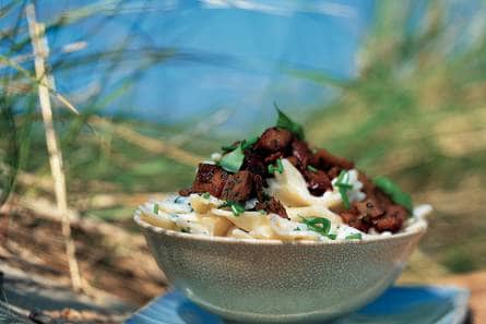 Romige pasta met pittige roerbakstukjes