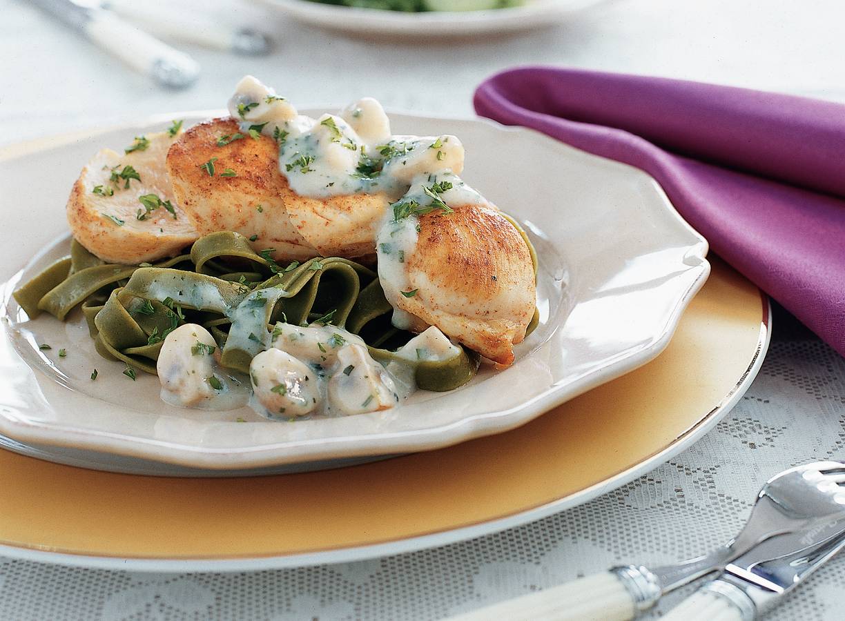 Kipfilet met champignon-pestosaus