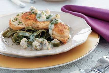 Kipfilet met champignon-pestosaus