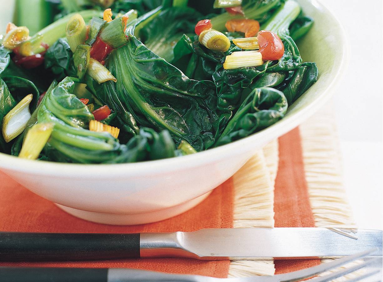 Gestoomde tah tsai met oosterse dressing