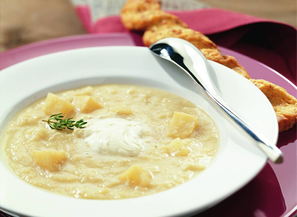Yvette van Boven's crèmesoep van knolselderij. recept Allerhande