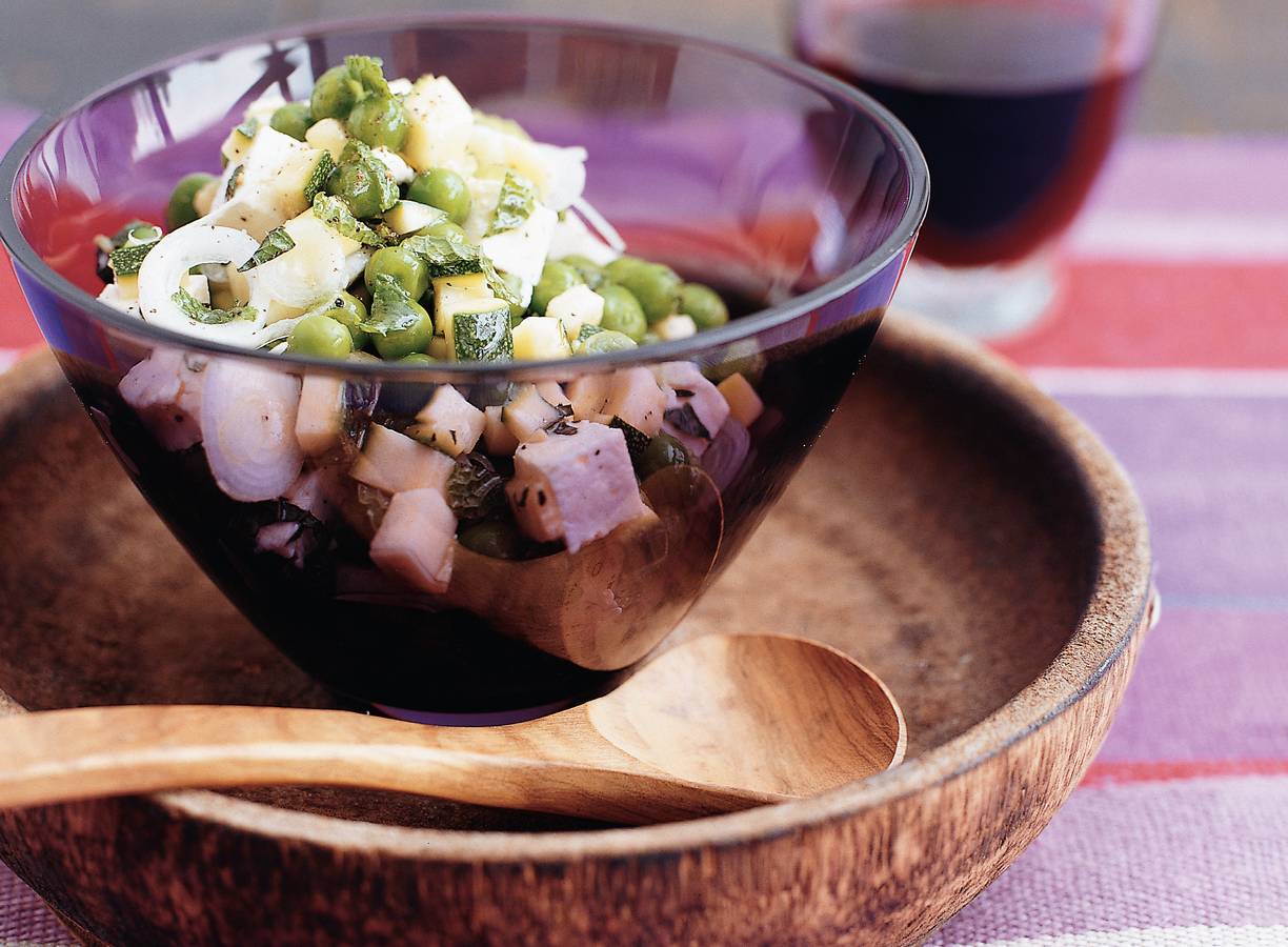 Doperwten-courgettesalade met witte kaas