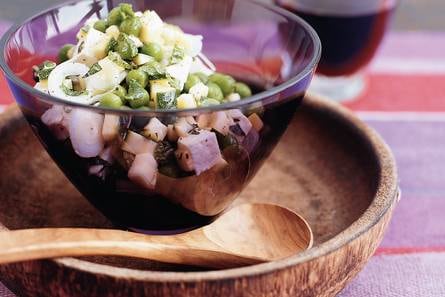 Doperwten-courgettesalade met witte kaas
