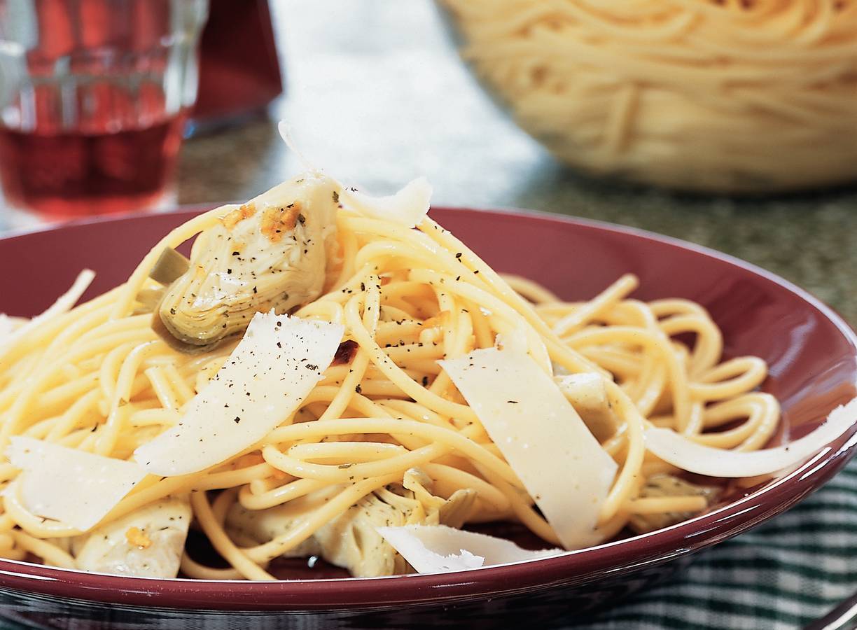 Spaghetti met knoflookolie en artisjokharten