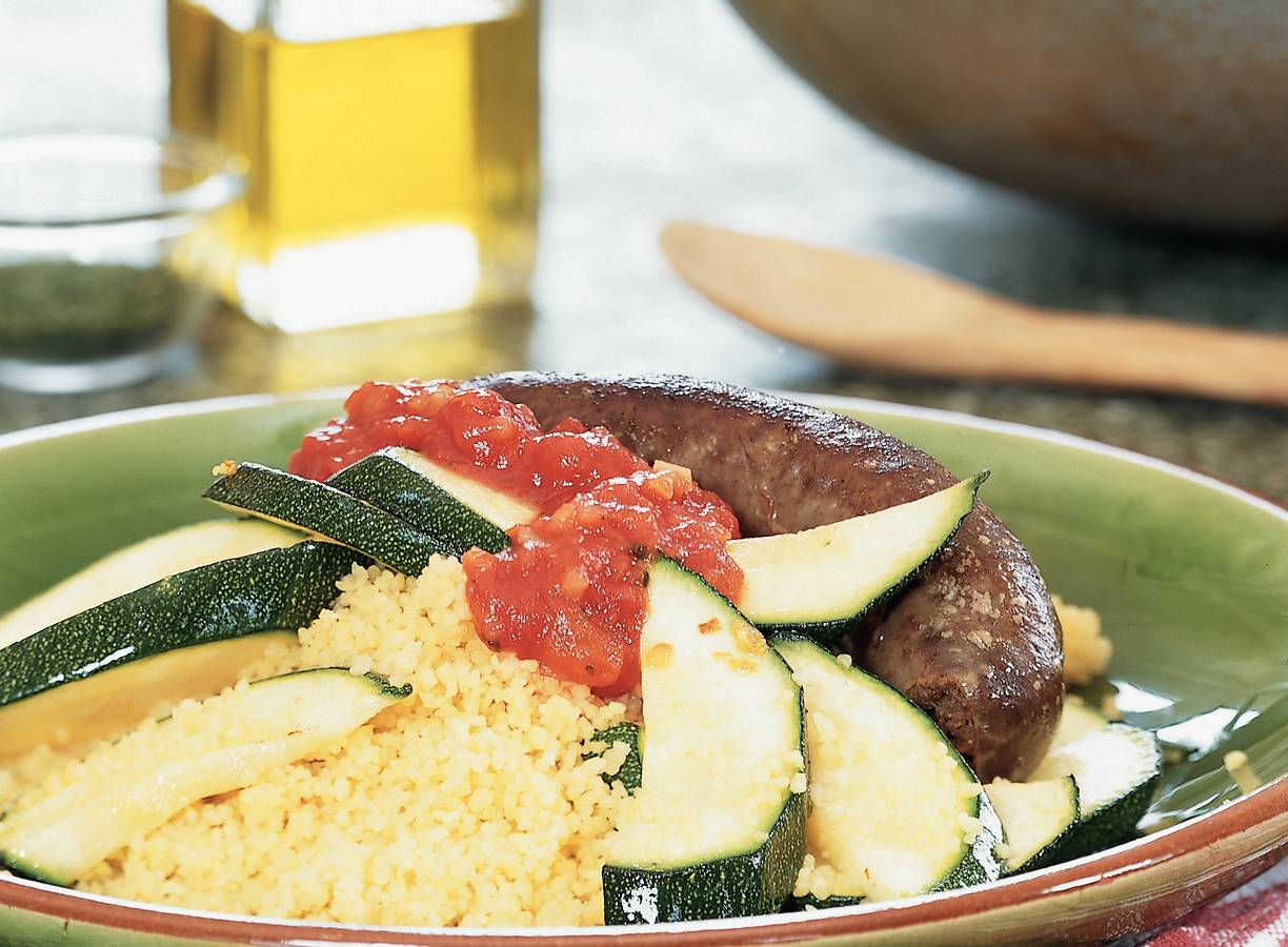 Courgette met couscous en runderworst
