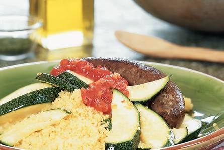 Courgette met couscous en runderworst