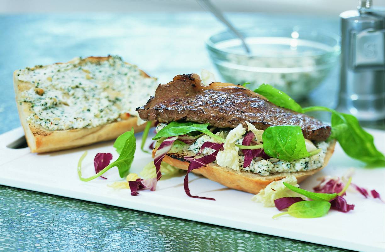 Ciabatta met pesto-ricotta en entrecote