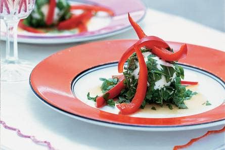 Paprika in gembersaus op geitenkaas