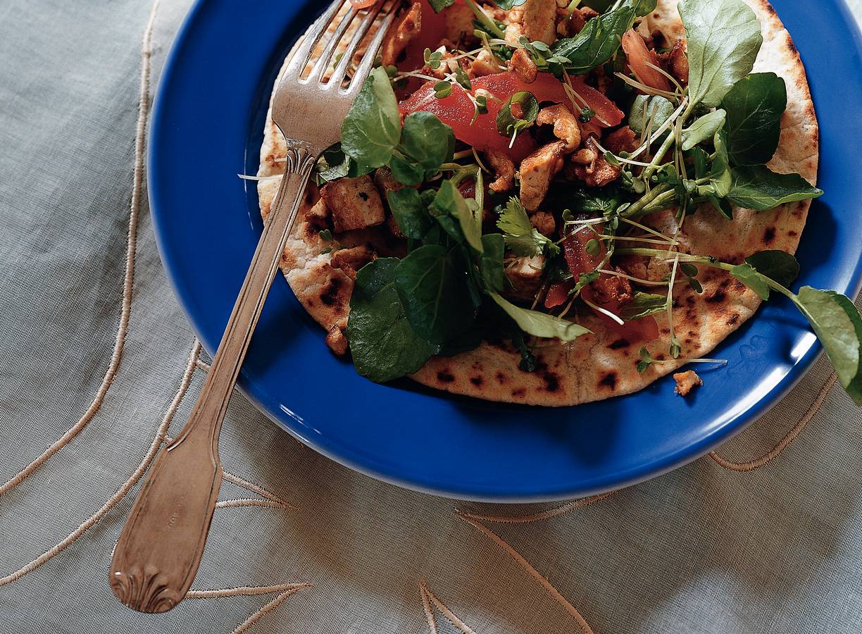 Tostada met tofu-kruidensalade