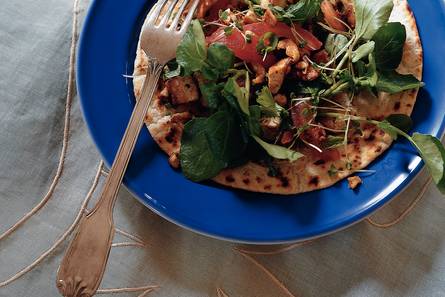 Tostada met tofu-kruidensalade
