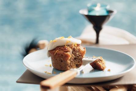 Noten-fruitcake met brandysaus