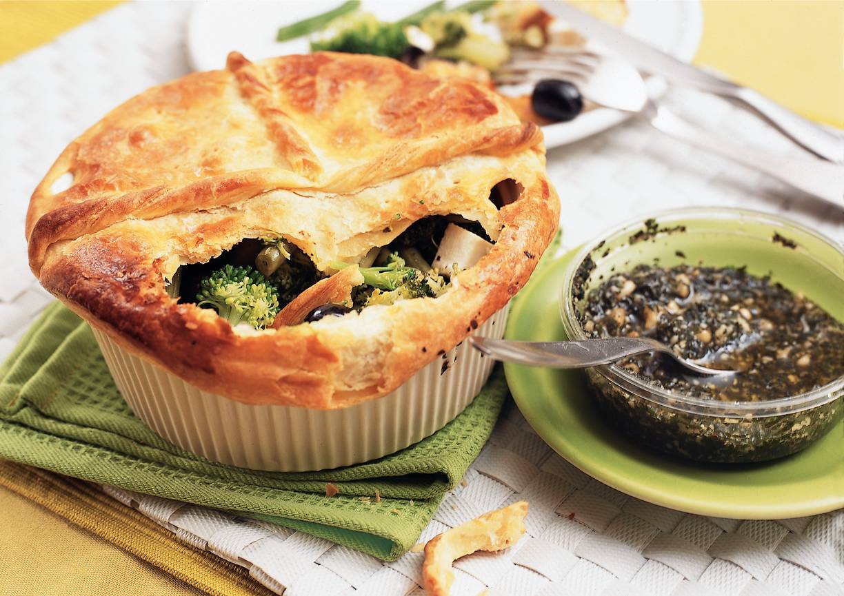 Pasteitjes met broccoli, witte kaas en pesto