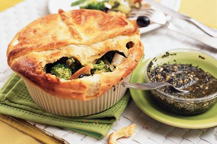 Pasteitjes met broccoli, witte kaas en pesto
