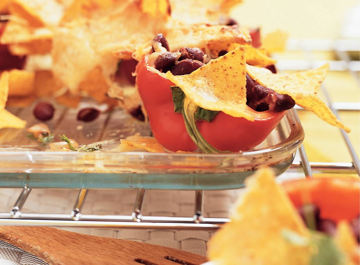 Mexicaanse paprika's met kidneybonen en tortilladeksel