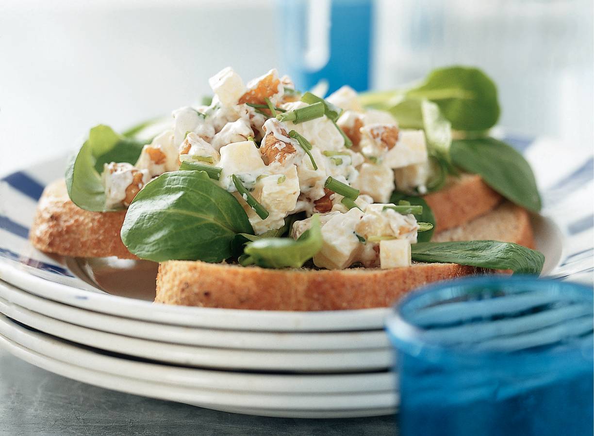 Salade met kaas en sinaasappelmarmelade