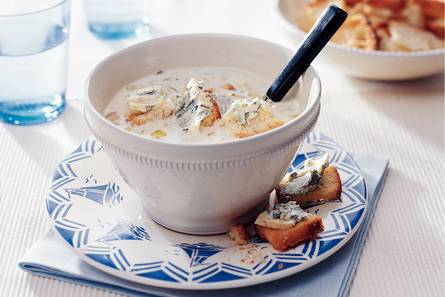 Witlofsoep met Bleu d'Auvergne en prei