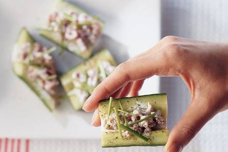 Komkommerschuitjes met garnalen-jeneversalade