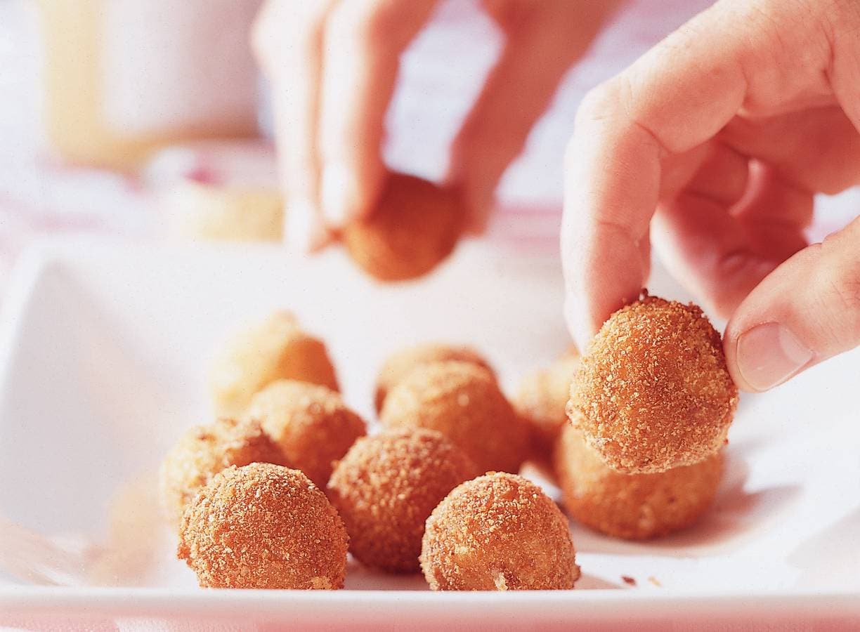 Bitterballen van Friese nagelkaas
