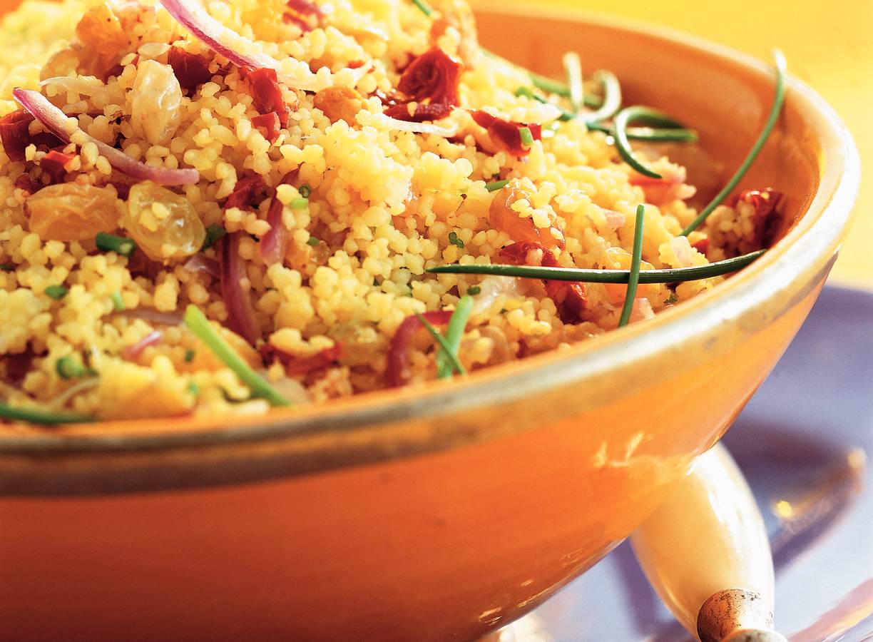 Pilav van couscous met rozijnen