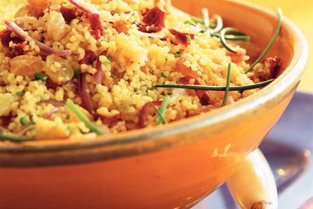Pilav van couscous met rozijnen