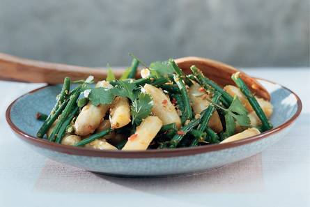 Roergebakken asperges met haricots verts