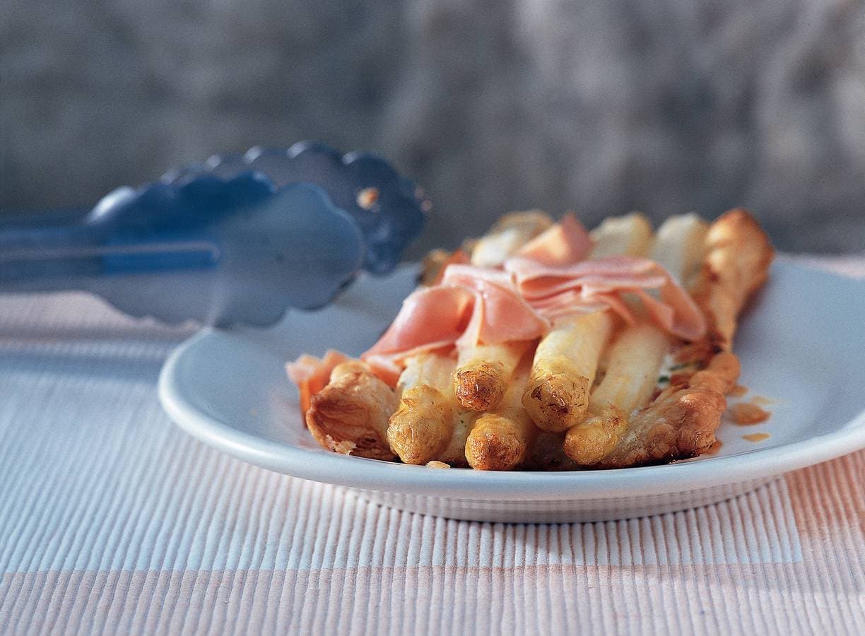 Plaattaartje met asperges en ham