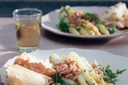 Gemarineerde asperges met garnalen