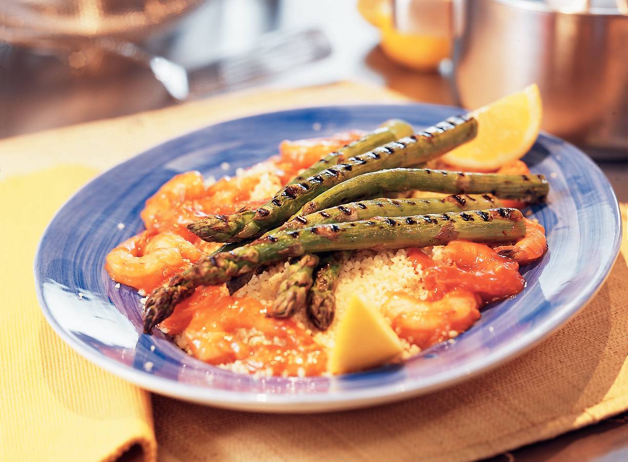 Couscous met asperges en garnalen