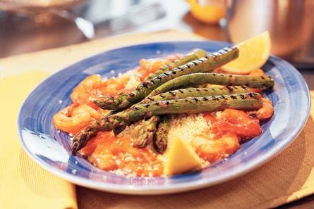 Couscous met asperges en garnalen
