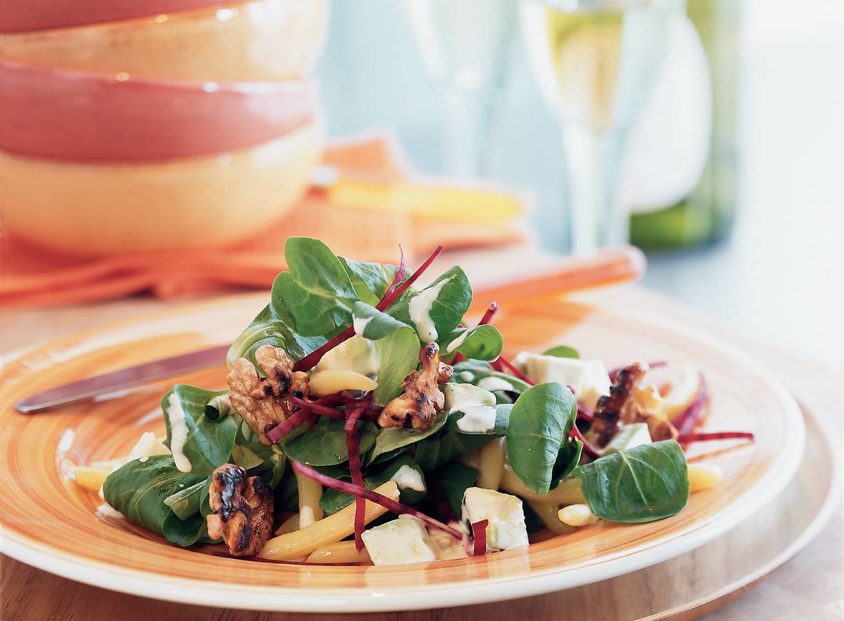 Salade met avocado en limabonen