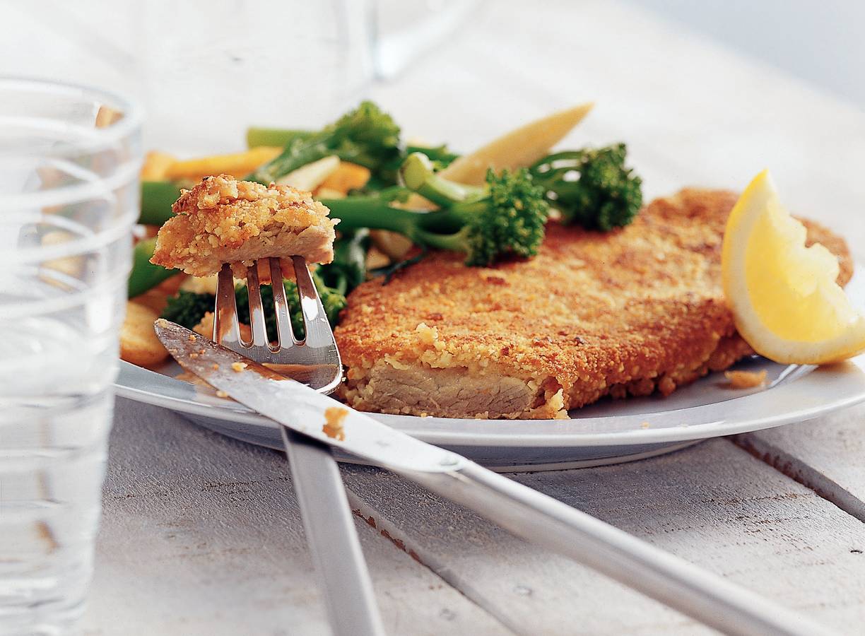 Kalfsschnitzel met notenkorstje
