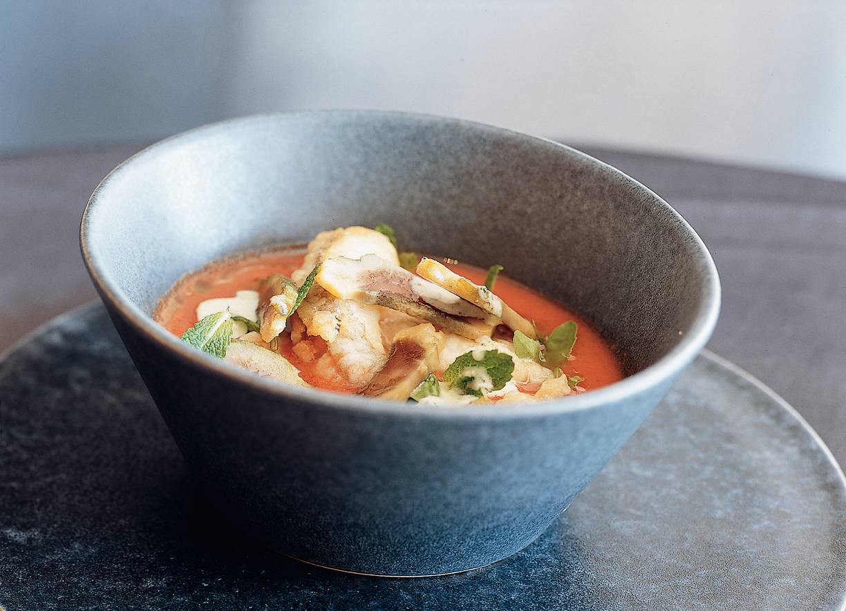 Gazpacho met gefrituurde roodbaars