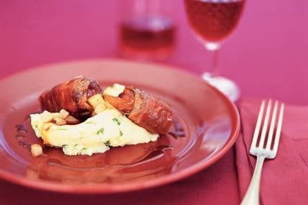 Struisvogeltournedos met knolselderijpuree en rode-wijnjus