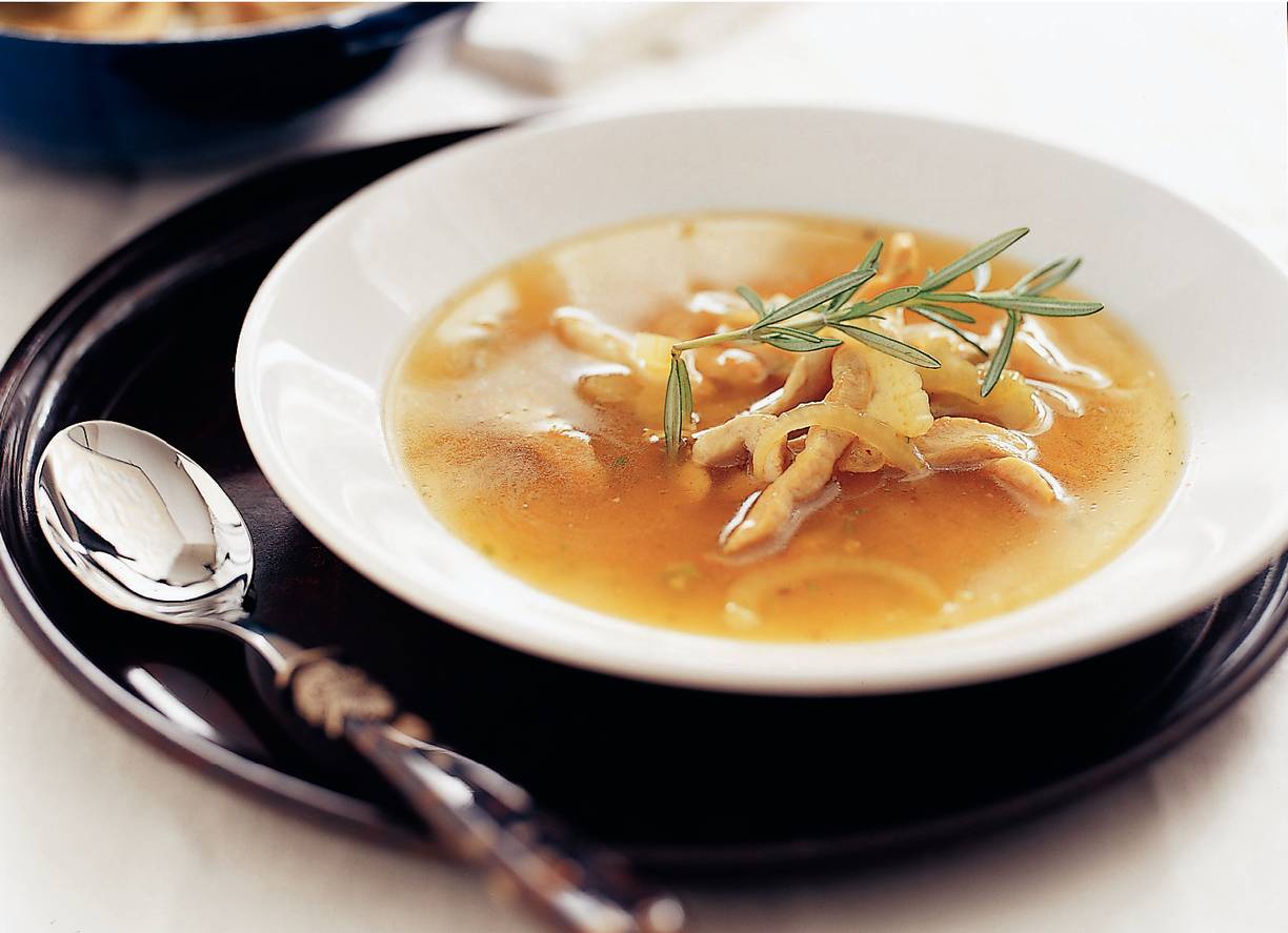 Rozemarijnbouillon met kip en venkel