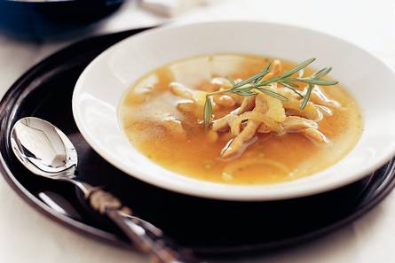 Rozemarijnbouillon met kip en venkel