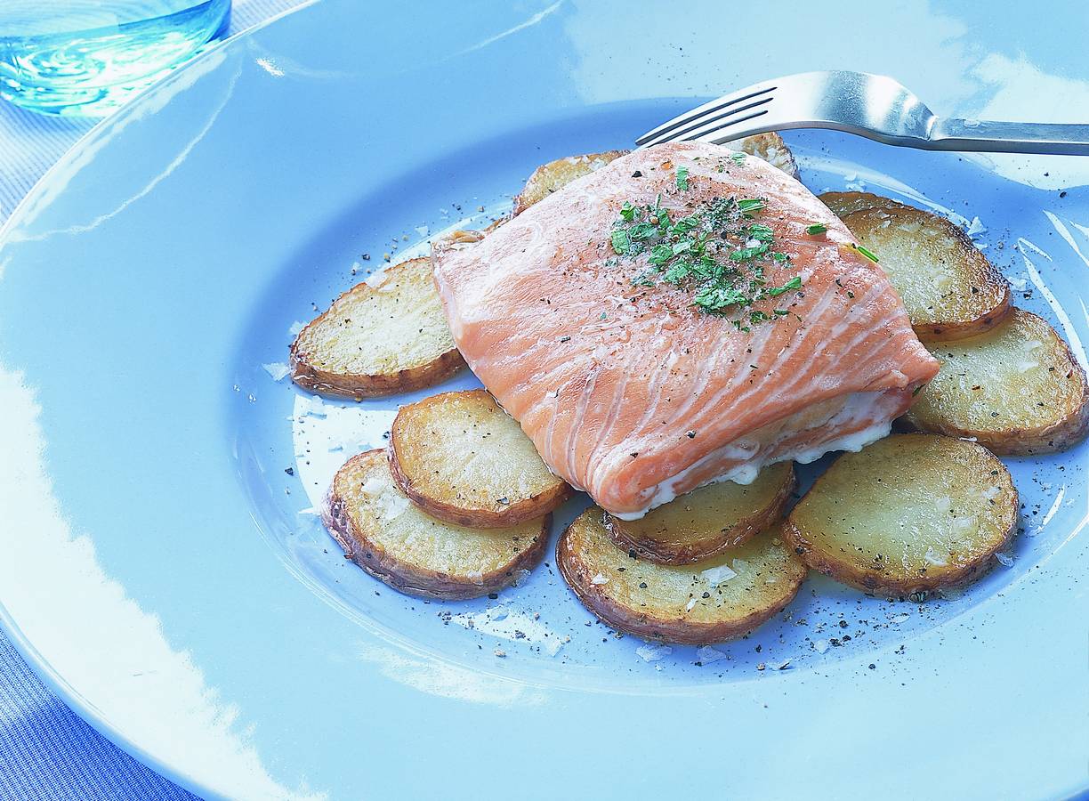 Zalmvink met aardappel in schil