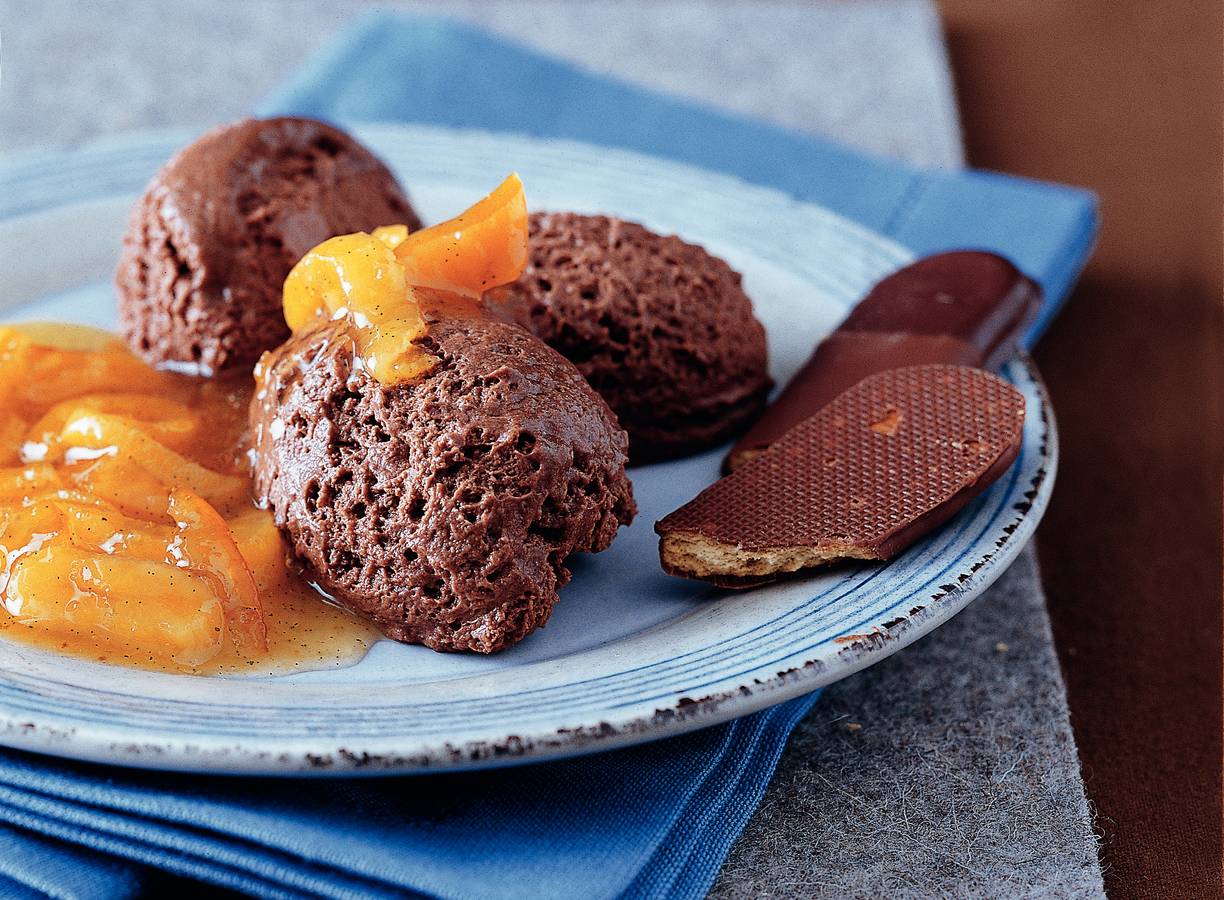 Chocolademousse met abrikozensalsa
