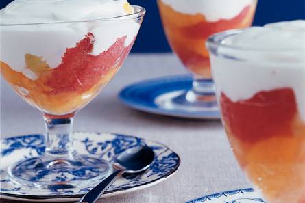 Citrussalade met yoghurtroom