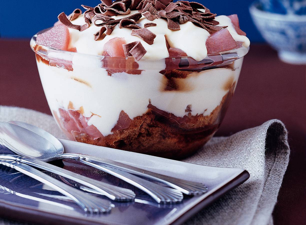 Vanilletrifle met gemberkoek en peertjes