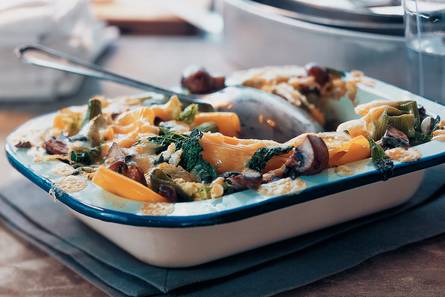 Ovenschotel met groene kool en kernhem