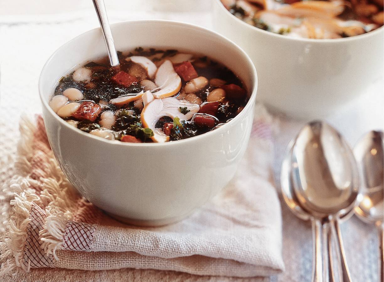 Boerenkoolsoep met gerookte kip en chorizo