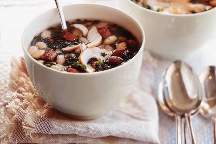 Boerenkoolsoep met gerookte kip en chorizo