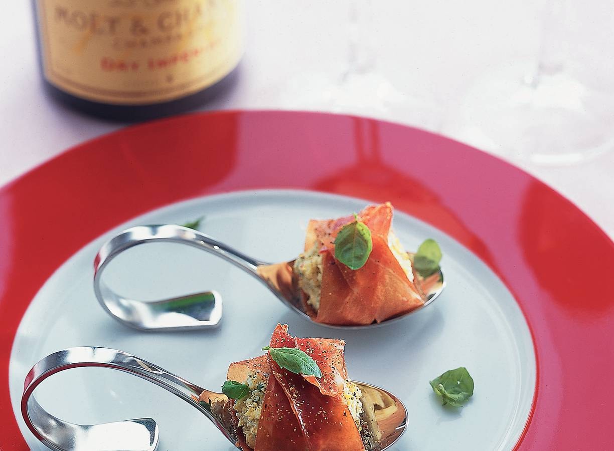 Artisjok-basilicummousse met Parmaham