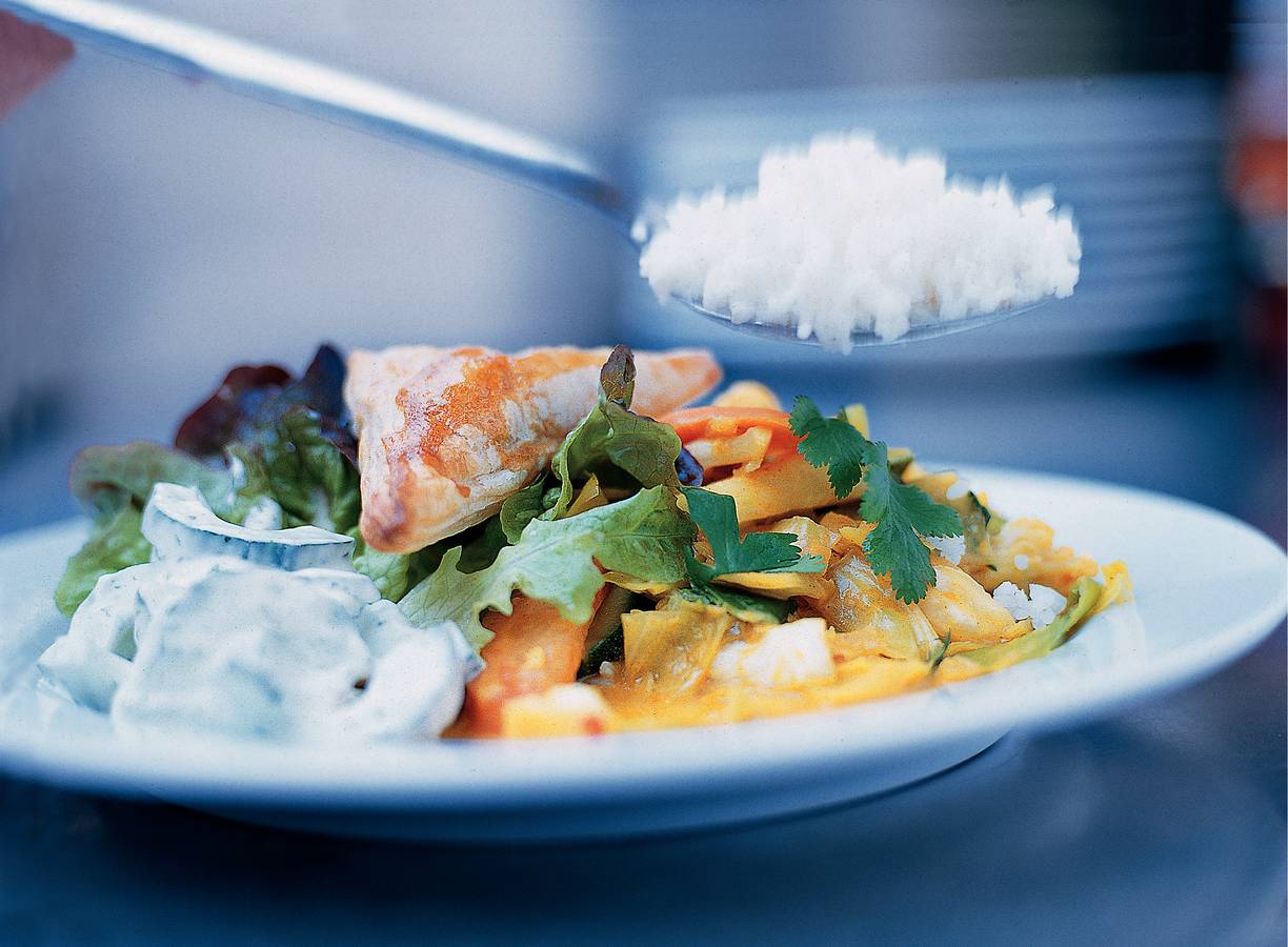 Groentecurry met aardappelsamosa's